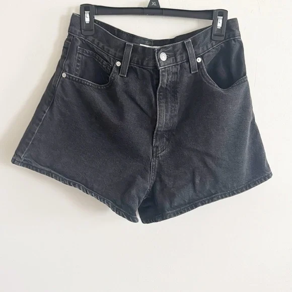 Levi's Women's black High Waisted cotton Mom denim Jean Shorts size 30 - Picture 4 of 9